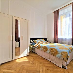 J&W Apartments Swietojanska Rooms